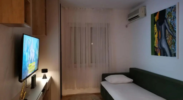 Studio apartment Art Zone, Book Apartment Hotels in Podgorica County with Parking, Parking