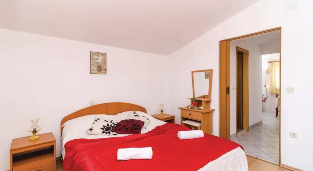 Awesome Home in Plat With Wifi and 1 Bedrooms, Book Hotel Plat Konavle