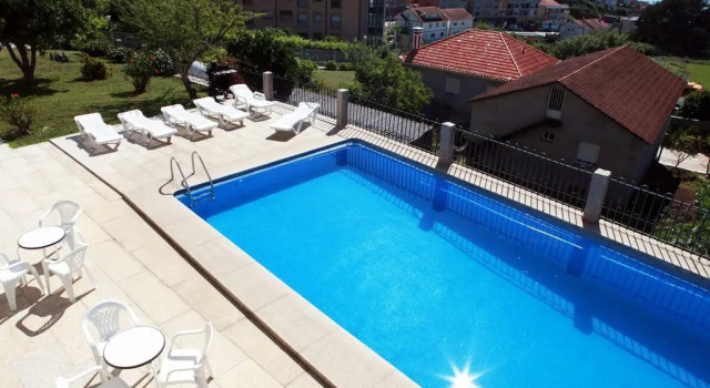 APARTAMENTOS CANADA 2, Prenota Appartamento Hotel a Galizia con piscina, Piscina