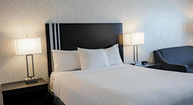 Номер Standard Park Inn by Radisson Edmonton Airport