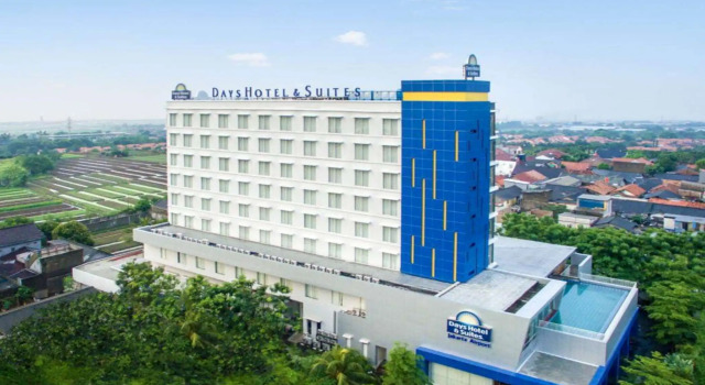 Кровать в общем номере Days Hotel & Suites by Wyndham Jakarta Airport