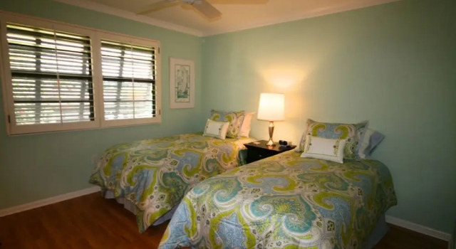 Seaview Home #31290, Забронировать Отель Отели Марко-Айленд с парковкой, рядом с Marco Beach, Парковка