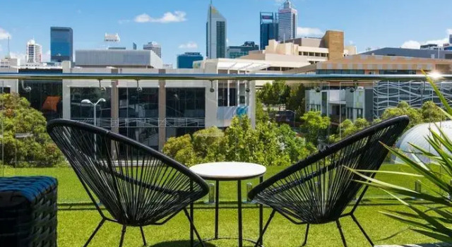 The Nest - Elegant Private Room Near The City + Roof Terrace, Забронировать Апартаменты/квартира Апартаменты Перта, рядом с The Perth Mint, Апартаменты/квартира