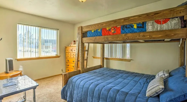 Коттедж Big Bear Lake Cabin w/ Deck & Views ~ 9 Mi to Ski!