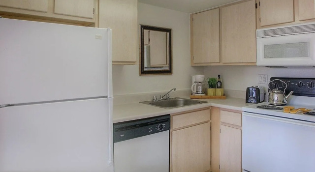 116 Fully Furnished 1BR Suite-Prime Location! by RedAwning, Забронировать Апартаменты/квартира Апартаменты Пруда в Темпе, рядом с Vista Del Camino Park, Апартаменты/квартира