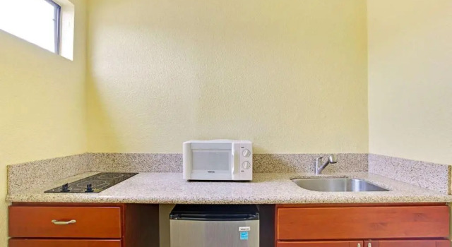 Двухместный люкс Deluxe MC Pacific Inn & Suites Torrance
