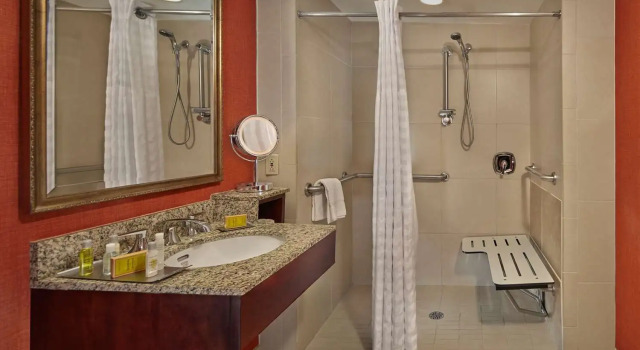 Номер Standard DoubleTree by Hilton Little Rock