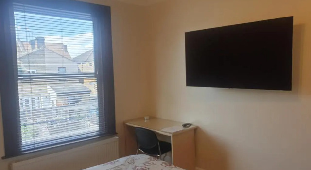 Апартаменты с 2 комнатами London Luxury Apartments 5 min walk from Ilford Station, with FREE PARKING FREE WIFI