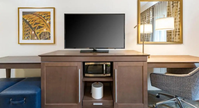 Четырёхместный номер Standard с видом на город Hampton Inn & Suites Newport/Cincinnati, KY