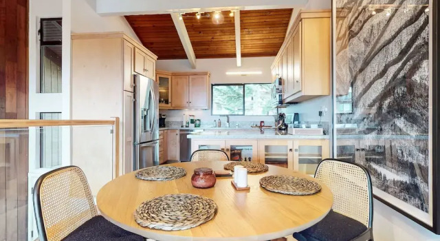 Mammoth Point #117 2 Bedroom Condo, Забронировать Апартаменты/квартира Отели Маммот-Лейкс с парковкой, рядом с Подъемник 25, Парковка