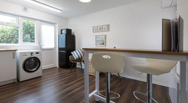 1-Bedroom Apartment with a Private Garden, beach 5-min walk, Varaa Huoneisto Asunnot kohteessa Merseyside, Huoneisto