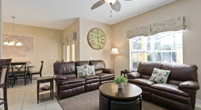 4BR Townhome Paradise Palms by SHV-8978, Buchen Sie Ferienhaus Hotels in Four Corners mit Pool, Schwimmbad