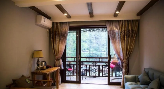 Fenghuang Tujia Ethnic Minority River View Hotel