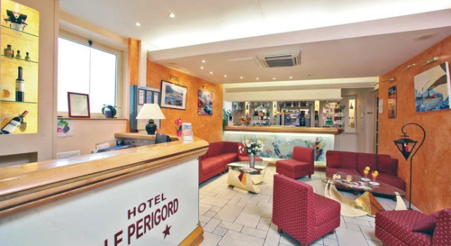 Hôtel Le Perigord, Prenota Hotel Lalinde Red Perigord