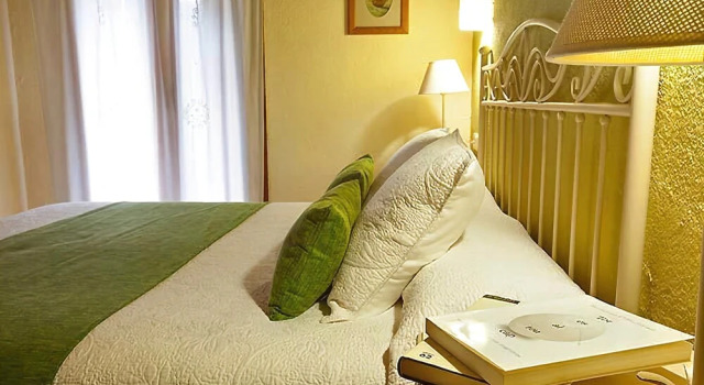 Casa Macià, Book Hotel Rialp 