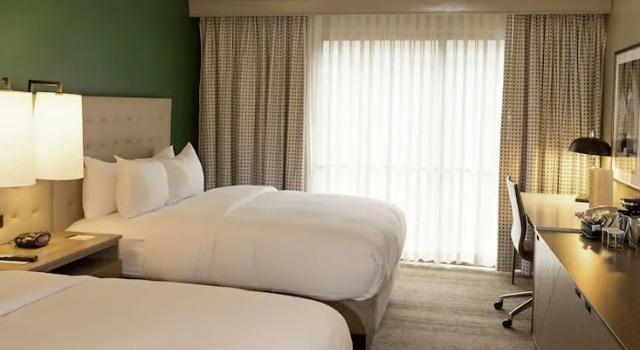 Четырёхместный номер Executive Hilton Birmingham Downtown at UAB