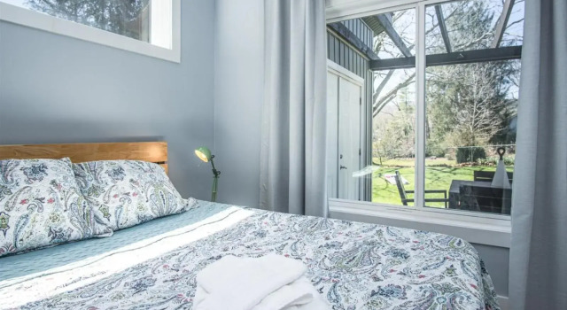 Guesthouse on Main in Brevard, Забронировать Отель Бревэрд Северная Каролина, рядом с Бревардский колледж