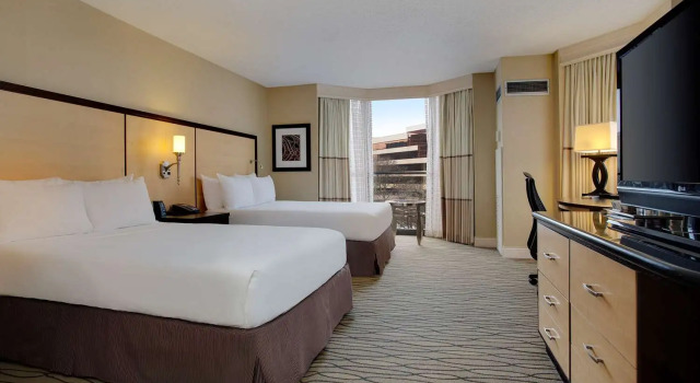 Четырёхместный номер Standard Hilton Rosemont Chicago OHare