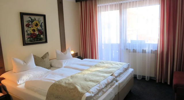 Двухместный номер Comfort с балконом и с видом на горы Gästehaus Burgi
