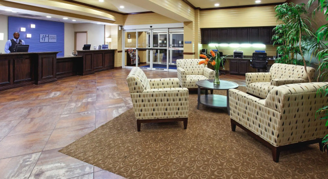 Holiday Inn Express Hotel & Suites Cleburne, an IHG Hotel, Buchen Sie Hotel Cleburne Dallas - Fort Worth und Umgebung