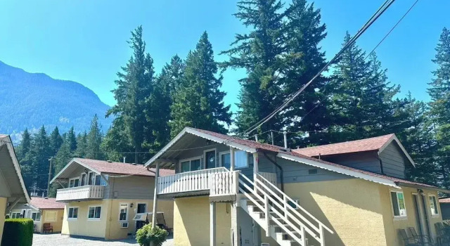 Sextuple cottage Swiss Chalets Motel