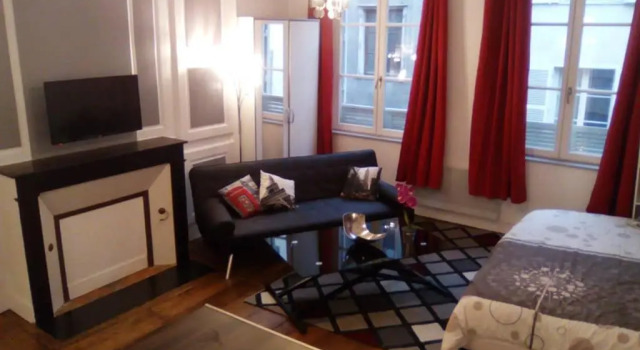 STUDIO double dans centre de LIMOGES WIFI, Забронировать Апартаменты/квартира Отели Лиможа с парковкой, рядом с Церковь Сен-Мишель-де-Лион, Парковка