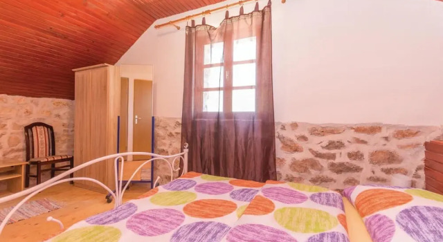Amazing Home in Lisane Tinjske With 4 Bedrooms, Wifi and Outdoor Swimming Pool