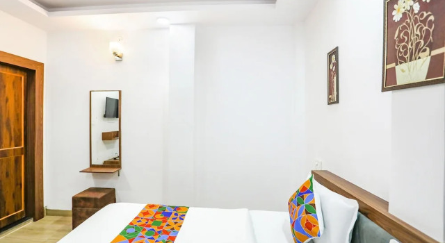 Номер Deluxe FabHotel Duke Inn