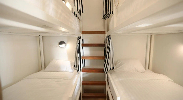 Кровать в общем номере Hostel Lullaby Non-Smoking