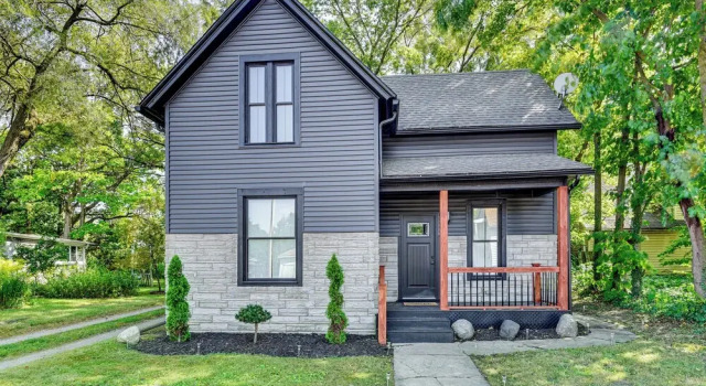 Коттедж <1 Mile to Downtown South Bend: Dog-friendly!
