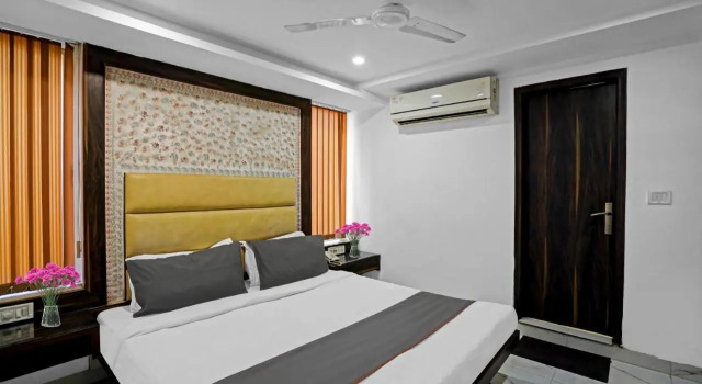 Capital O 88320 Hotel Grand Stays, Забронировать Отель Пахар-Ганж Нью-Дели, рядом с Рынок Садар-Базар