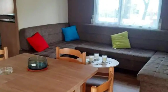 Bungalow with 4 Bedrooms in la Tremblade, with Pool Access And Furnished Terrace - 1 Km From the Beach, Rezerwuj Hotel Hotele w Charente-Maritime z basenem, Basen