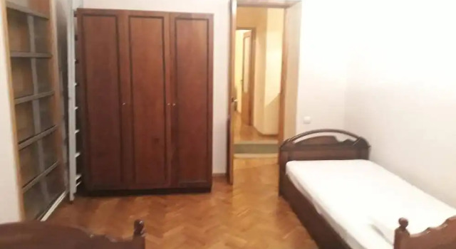 Пятиэтажный каменный дом