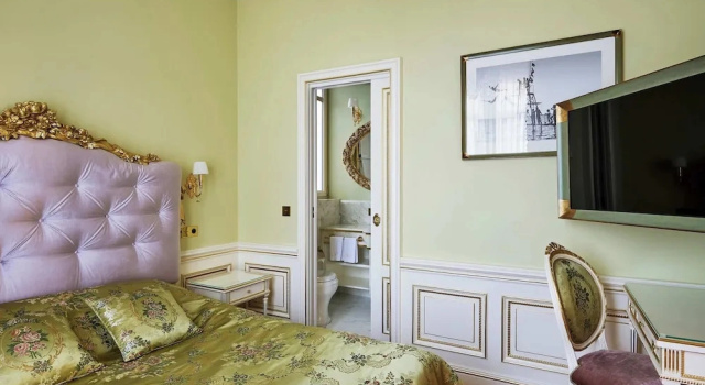 Люкс Deluxe с балконом и с видом на сад Maison des Barons