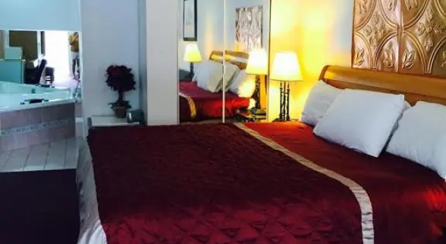 Номер Standard Bourbon Capital Inn