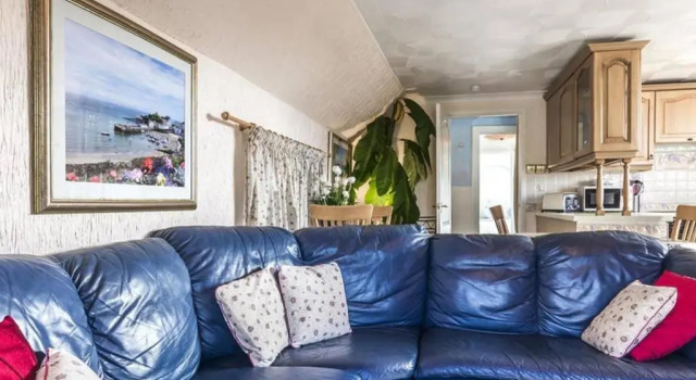 Beautiful apartment with private pool near Tenby