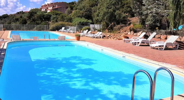 Коттедж Maison 4 pièces, vue panoramique, piscine, climatisation, près de Palombaggia