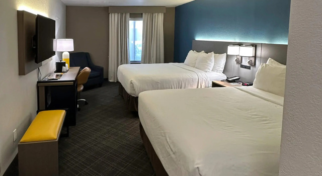 Четырёхместный номер Standard Comfort Inn Dallas Park Central