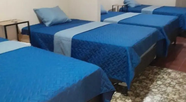 Кровать в общем номере Hostal Proceres