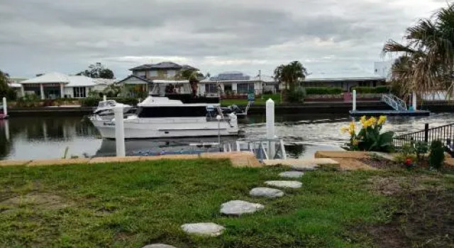M & T's Waterfront Bed & Breakfast