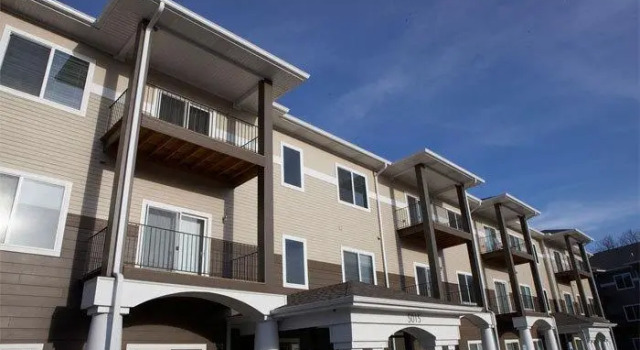 The Oaks at Lakeview by ExecuStay (EXEC-MW.OAKS-2BR), Book Hotel Omaha Nebraska