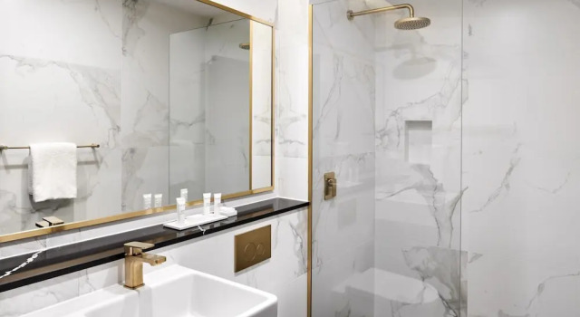 Двухместный номер Standard с балконом и с видом на город Crowne Plaza Sydney Burwood by IHG