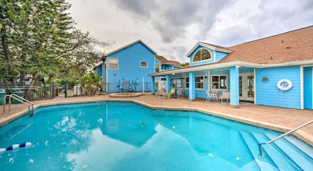 Апартаменты Chic Kissimmee Townhome: 4 Mi to Disney!
