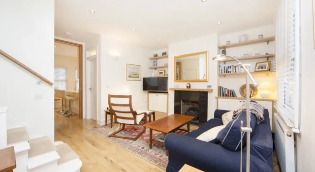 Popular and Charismatic Apartment a Short Walk to The Thames