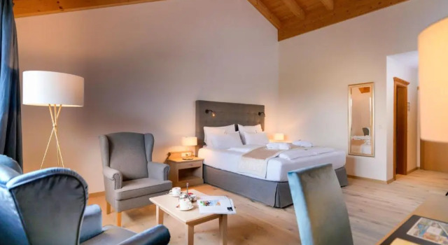 Dolomitengolf Hotel & Spa, Rezerwuj Ośrodek wypoczynkowy Hotele w Tyrol z parkingiem, Parking