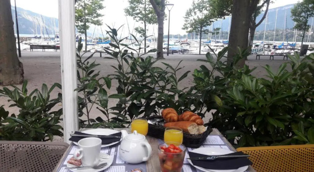 Номер Standard Hotel Beau Rivage