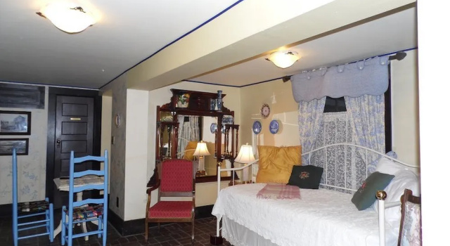 Четырёхместный номер Standard Alaska Heritage House Bed and Breakfast