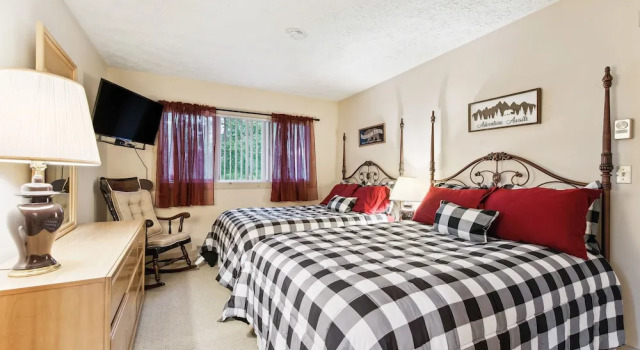 Коттедж Lake Harmony Home w/ Screened Porch & Hot Tub!