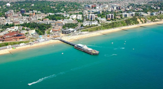 REEF9 - Modern flat for 4 people, 5 mins from beach, centre and Bournemouth International Centre