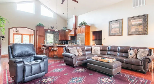 47 - Canyon Crest Lodge 5 Bedroom Home by Redawning, Book Hotel 3-stjernede hoteller i Moonridge, 3*